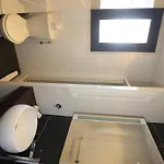 O'sullivans Bar And Apart Otel 3*